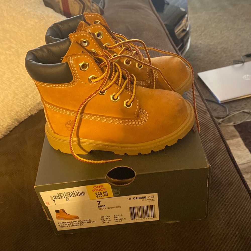 Youth boots